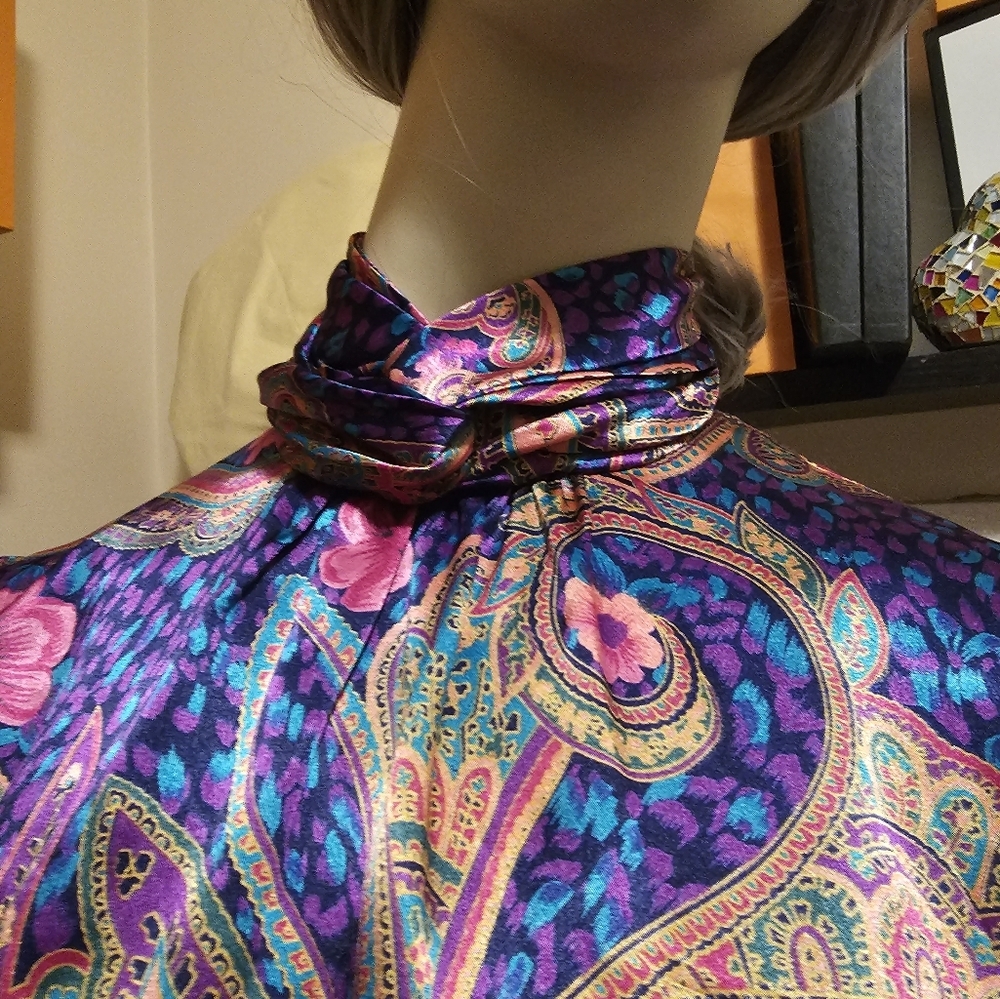 Vintage 80s silk multicolor long sleeve Blouse. - Picture 5 of 10